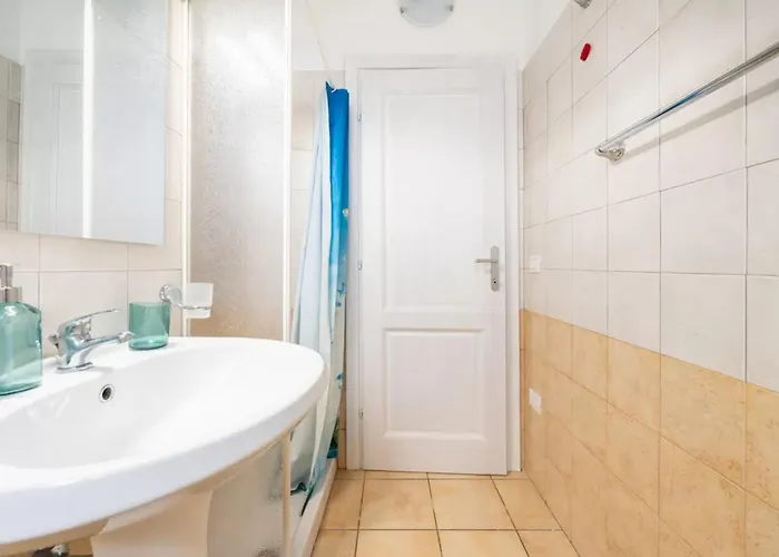 Relaxing Close To 桑塔露琪亚